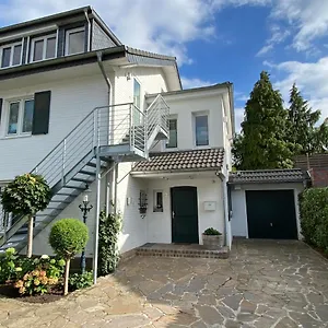 Dg Mit Separatem Eingang Nahe Düsseldorf , Meerbusch Deutschland